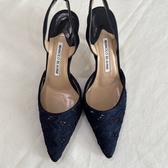 Navy blue satin Manolo Blahnik slingbacks - Picture 1 of 9